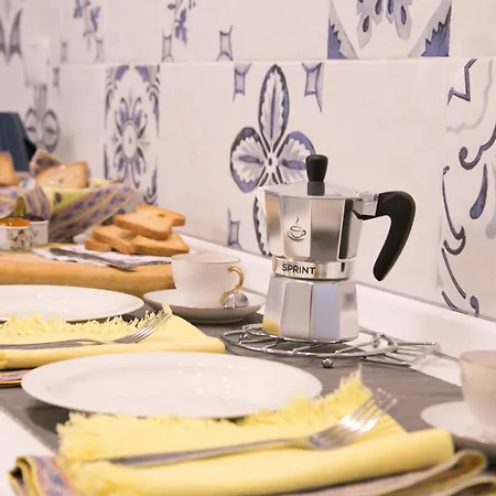 La Casa Del Nespolo, 2 Terrazzi E 2 Bagni In Centro Daire *