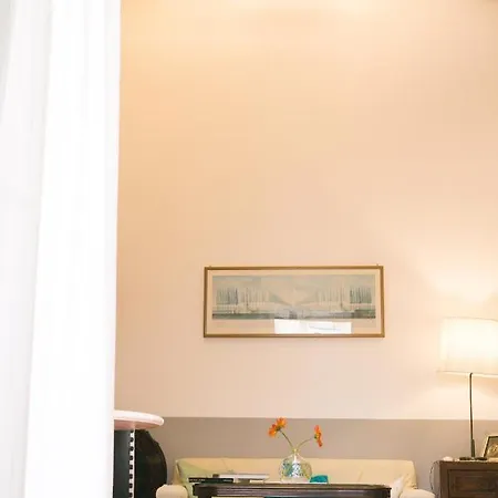 La Casa Del Nespolo, 2 Terrazzi E 2 Bagni In Centro Napoli